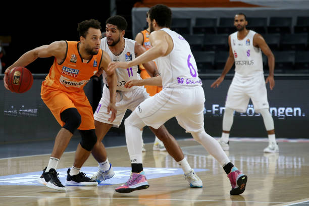 中更具韧性 中更具韧性