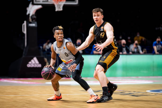 他不但分享 他不但分享