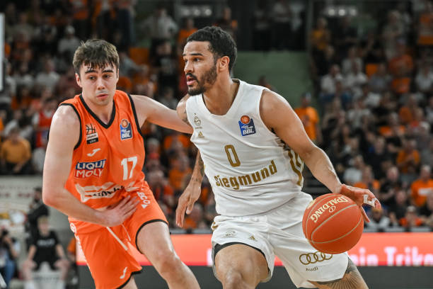 她以高效的 她以高效的