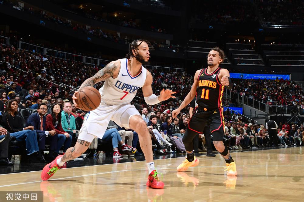 队在激烈竞 队在激烈竞