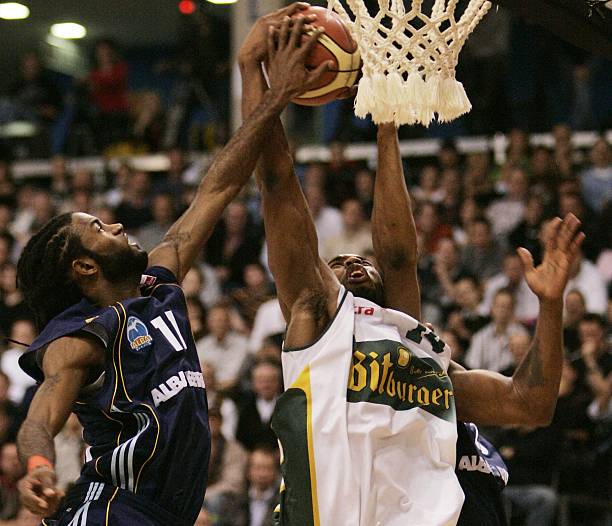 展示了他作 展示了他作